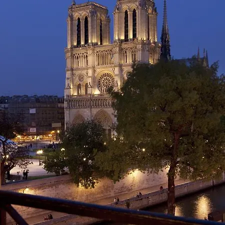 Le Notre Dame Saint Michel Parigi